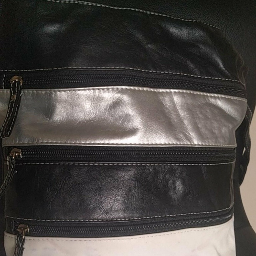 Crossbody - Picture 3 of 6